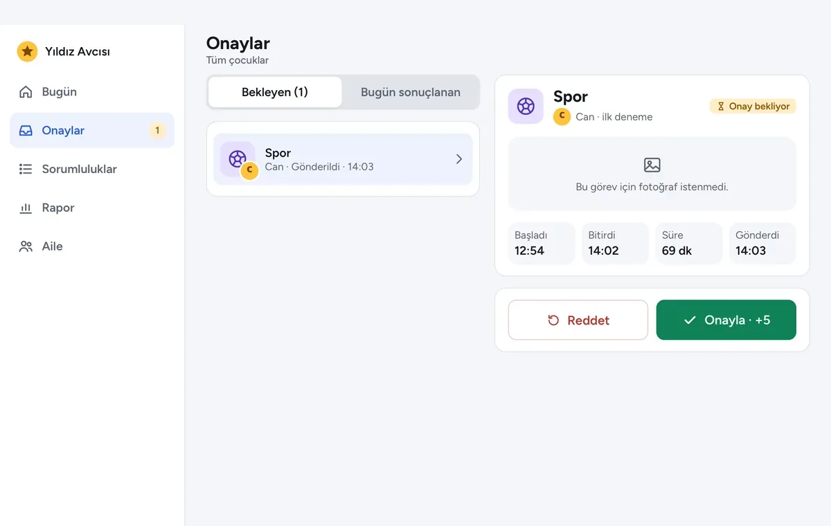iPad'de Onaylar ekranı: solda bekleyen görevler, sağda seçili görevin ayrıntısı